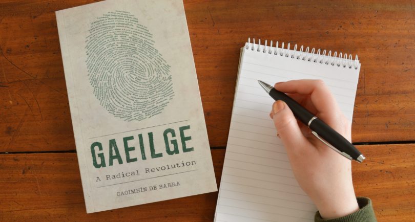 copy-gaelge-book-with-notepad